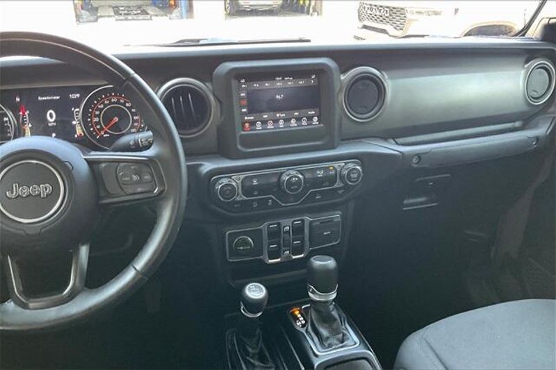 2022 Jeep Gladiator Willys photo 5