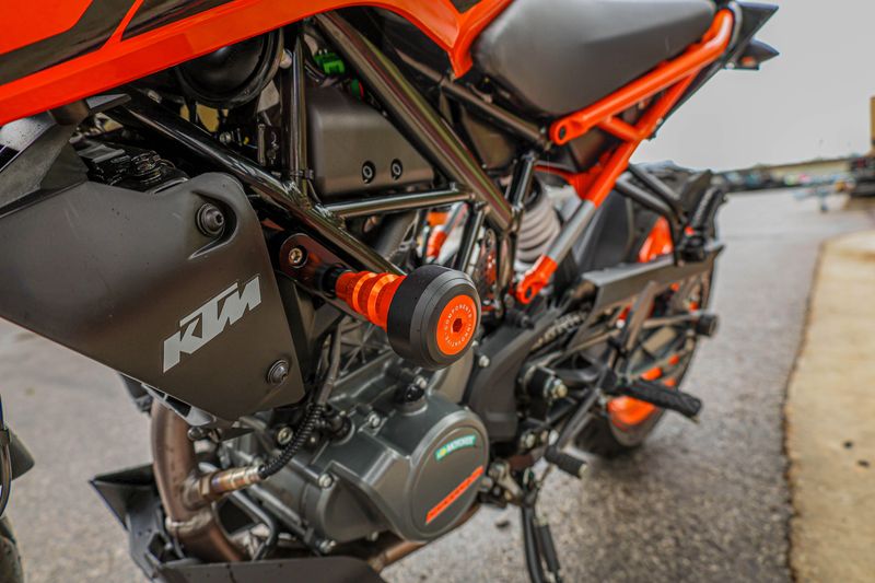 USED 2022 KTM DUKE 200 Image 3