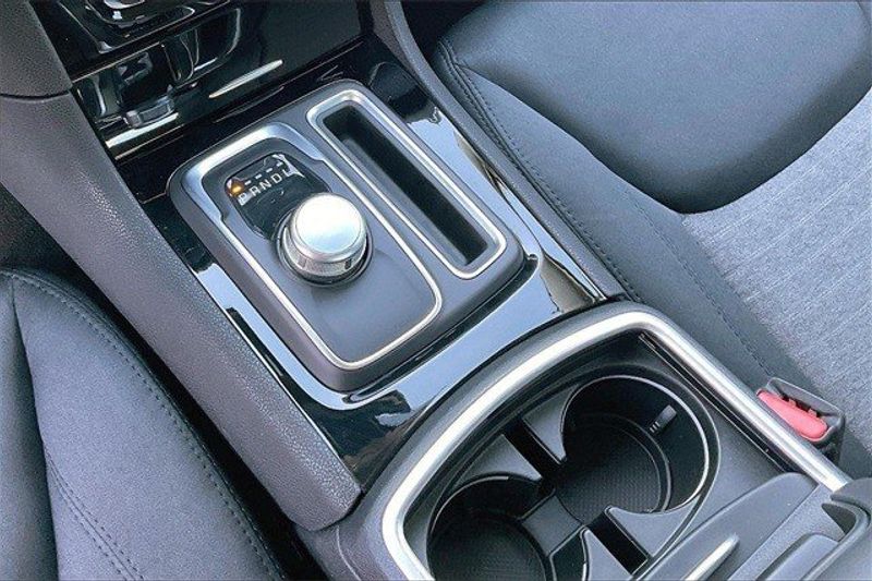 2023 Chrysler 300 TouringImage 7