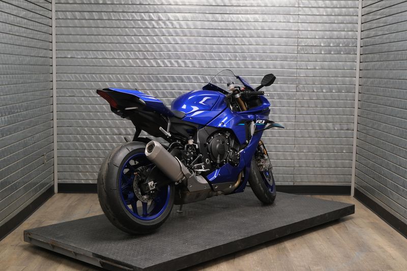 NEW 2026 YAMAHA YZF-R1 Image 3