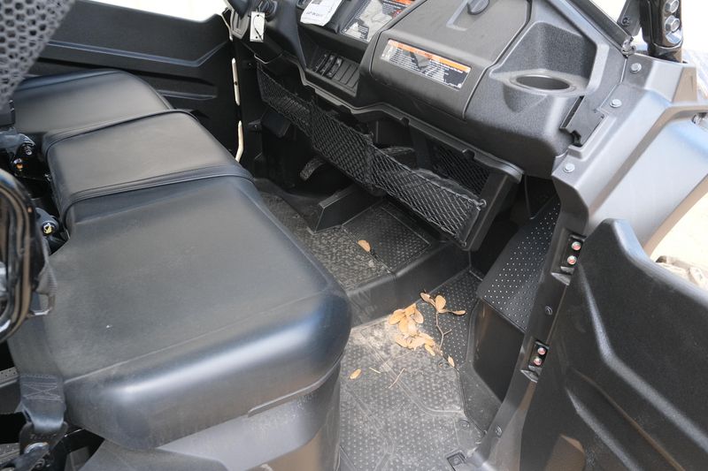 NEW 2025 HONDA PIONEER 10006 DELUXE CREW Image 22