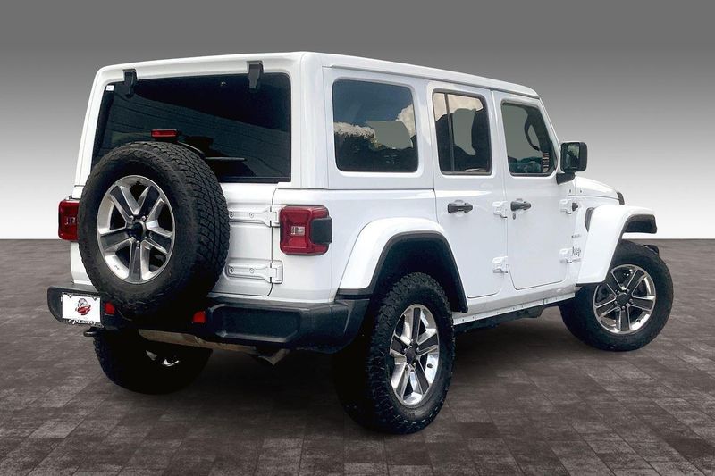 2019 Jeep Wrangler Unlimited Sahara photo 13