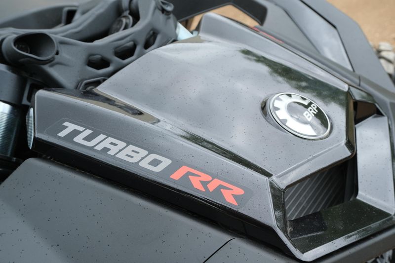 NEW 2026 CAN-AM MAVERICK X3 MAX X RS TURBO RR SMARTSHOX WITH 1025 TOUCHSCREEN Image 13