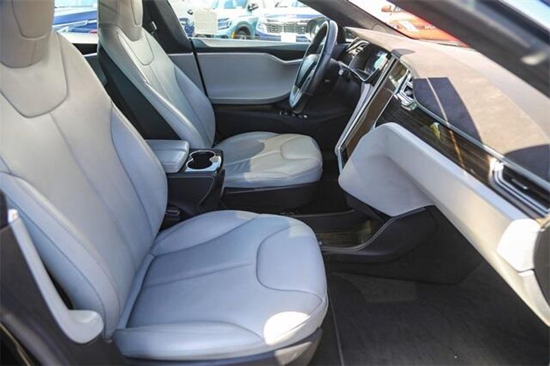 2015 Tesla Model S 70DImage 17