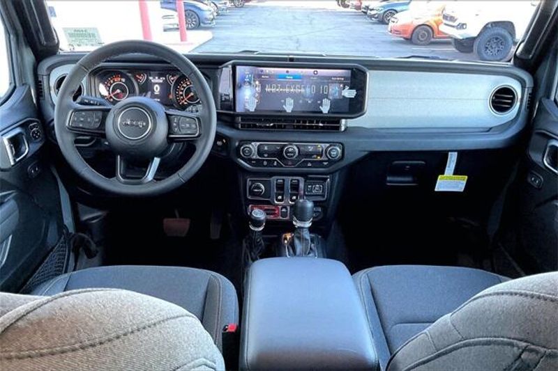 2025 Jeep Wrangler Willys photo 4