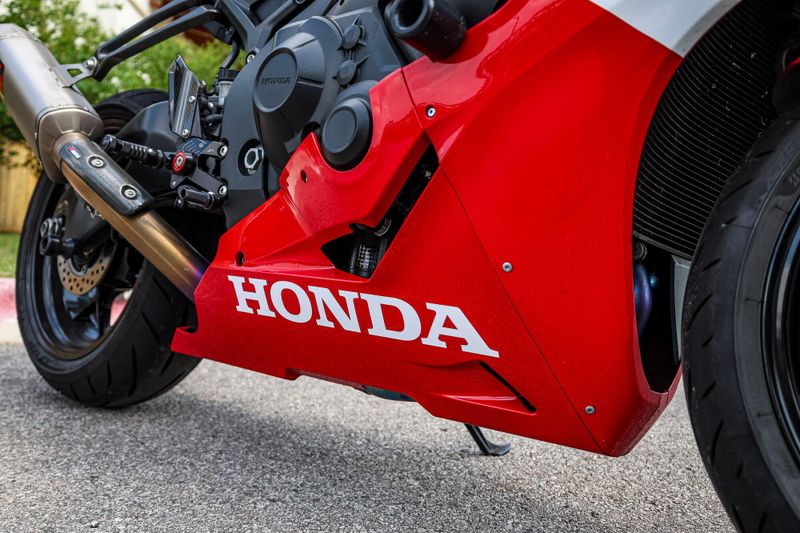 2022 Honda CBR1000RR ABS Image 4