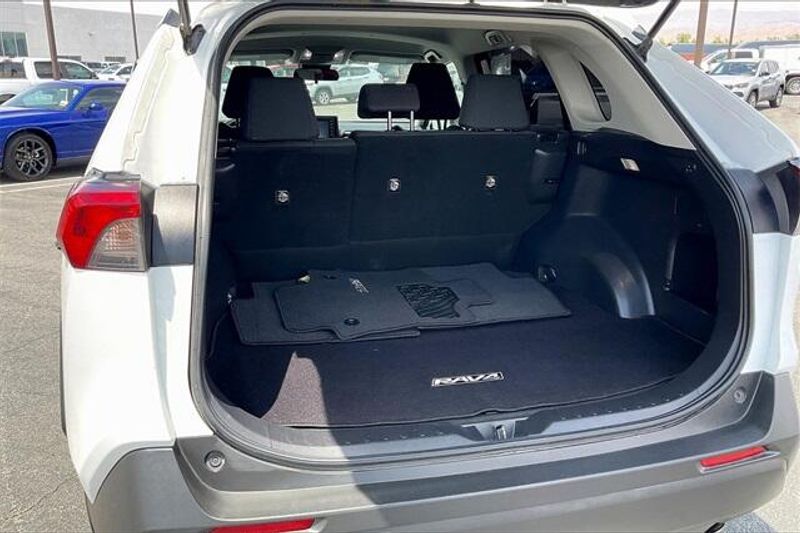 2022 Toyota RAV4 LEImage 34