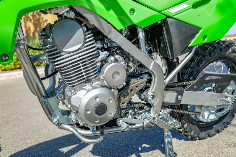 2025 Kawasaki KLX140R LIME GREENImage 9