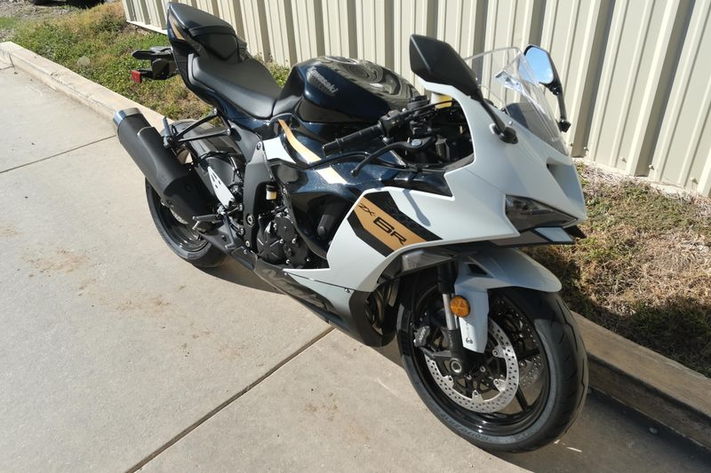 NEW 2026 KAWASAKI NINJA ZX6R Image 1