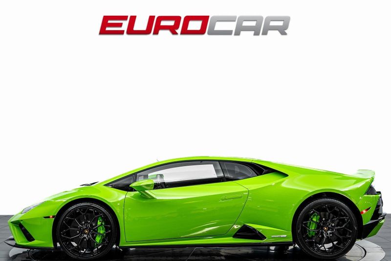 2023 Lamborghini Huracan EVO RWD *HIGH GLOSS BLACK STYLE PACKAGE* Image 2