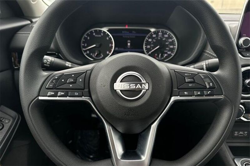 New 2025 Nissan Sentra SVImage 19