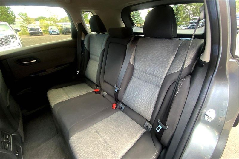 2023 Nissan Rogue SV photo 25