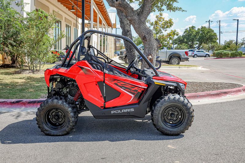 2025 Polaris RZR 200 EFI  INDY REDImage 4