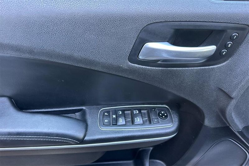 2021 Dodge Charger SXT photo 11
