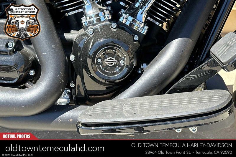 2022 Harley-Davidson Road King in a Black exterior color. BMW Motorcycles of Temecula – Southern California (951) 506-6903 bmwmotorcyclesoftemecula.com 