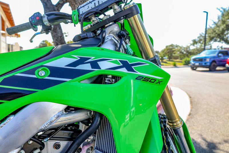 2025 Kawasaki KX250X LIME GREENImage 4