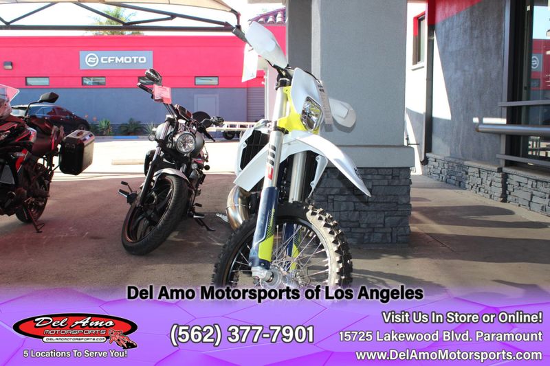 2024 HUSQVARNA TE 250  in a WHITE exterior color. Del Amo Motorsports of Los Angeles (562) 262-9181 delamomotorsports.com 