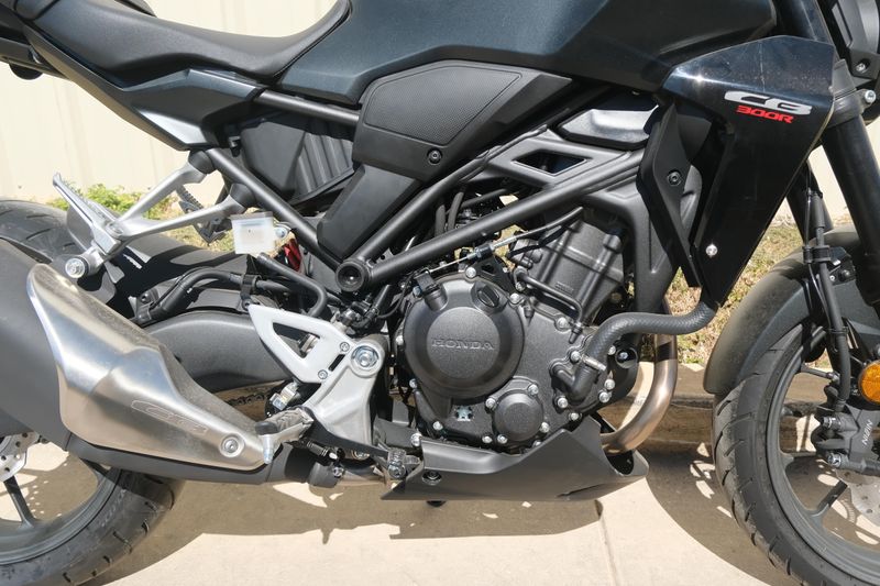 NEW 2025 HONDA CB300R ABS Image 16