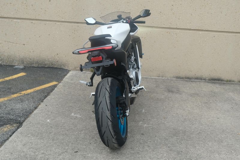 2025 CFMOTO 675SS NEBULA WHITE Image 8