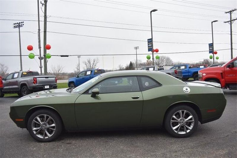 2021 Dodge Challenger SXTImage 6