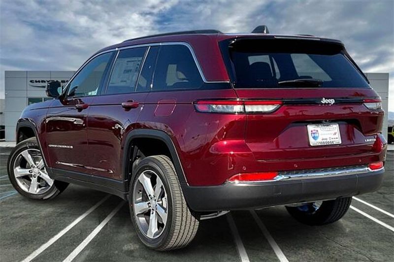 2025 Jeep Grand Cherokee Limited 4x2Image 2