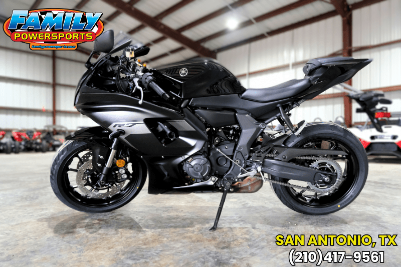 2025 Yamaha YZFR7 MATTE RAVEN BLACKImage 1