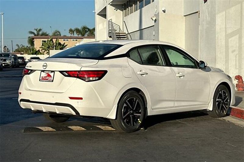 New 2025 Nissan Sentra SVImage 3