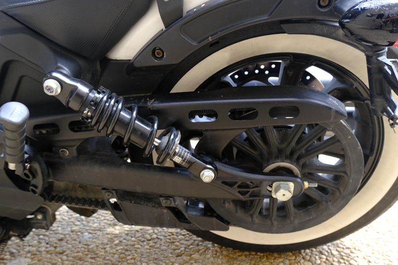 2019 Indian Motorcycle SCOUT BOBBER ABS  WHITE Image 6
