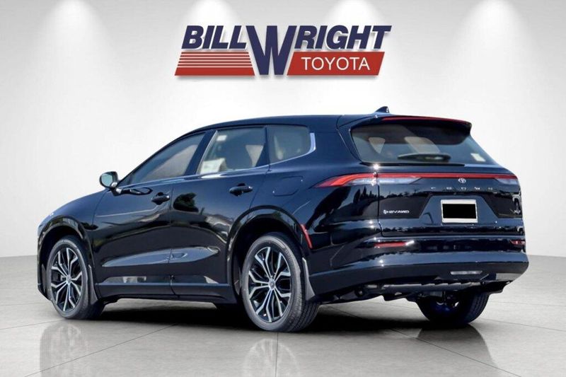 New 2026 Toyota Crown Signia XLEImage 5