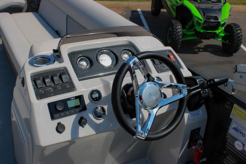 USED 2022 CREST CLASSIC FISH 220 C4 Image 20