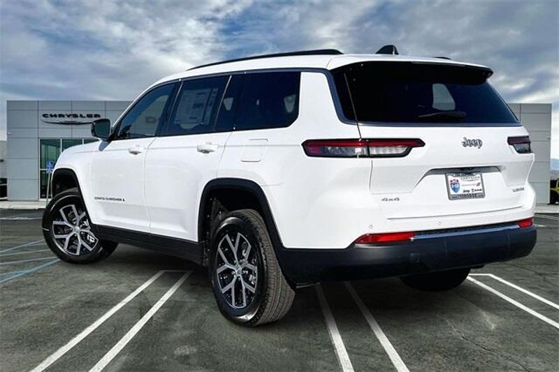 New 2025 Jeep Grand Cherokee L Limited 4x4Image 2
