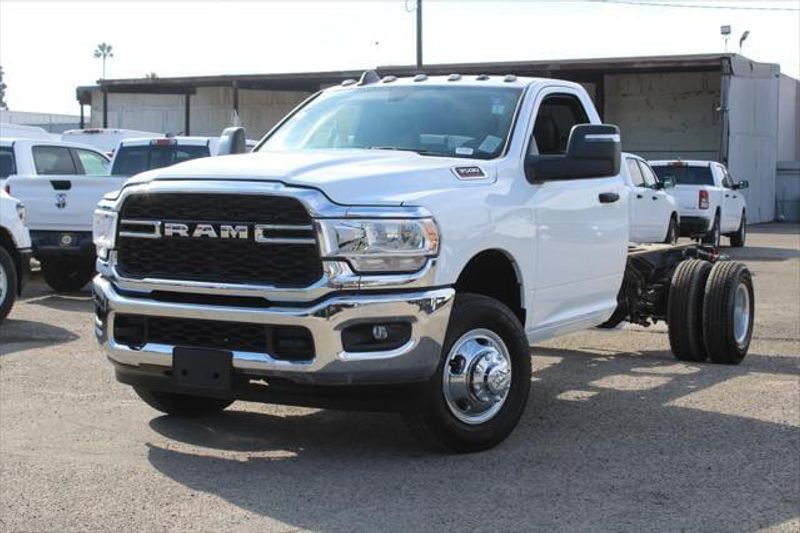 2023 RAM 3500 Chassis Cab Tradesman/SLTImage 13