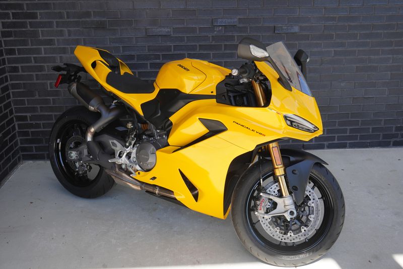 New 2026 Ducati PANIGALE V2S 