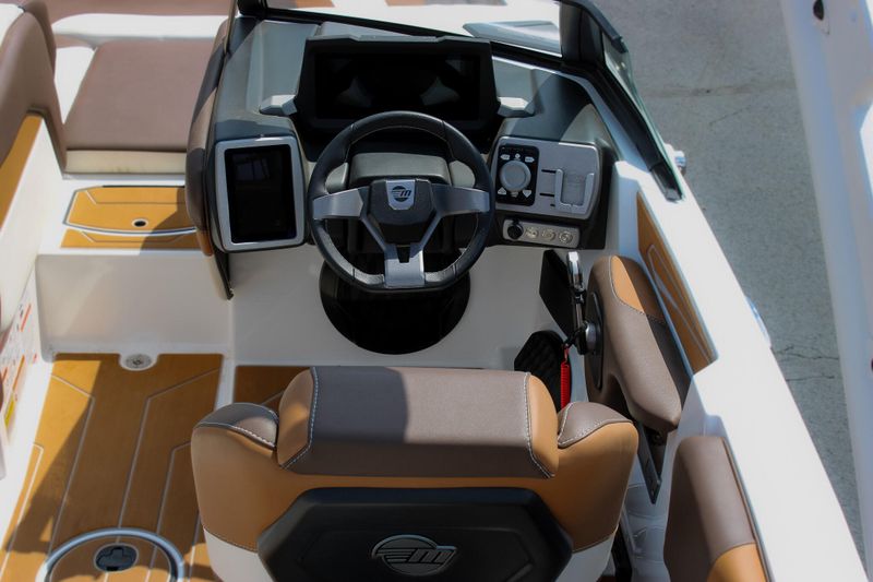2024 MALIBU 21 LX  in a WHITE exterior color. Family PowerSports (877) 886-1997 familypowersports.com 