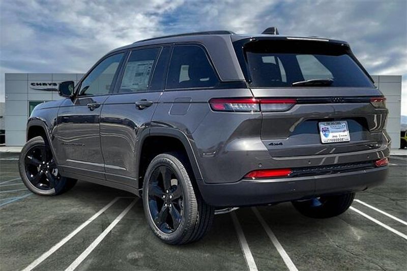 2025 Jeep Grand Cherokee Altitude X 4x4Image 2