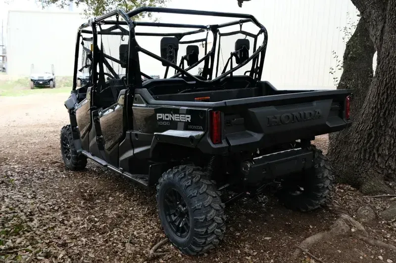 2025 Honda PIONEER 1000 6 DELUXE Image 3