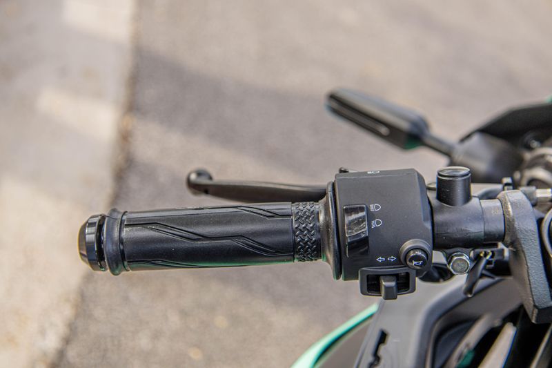 NEW 2026 YAMAHA YZFR3 ABS Image 2