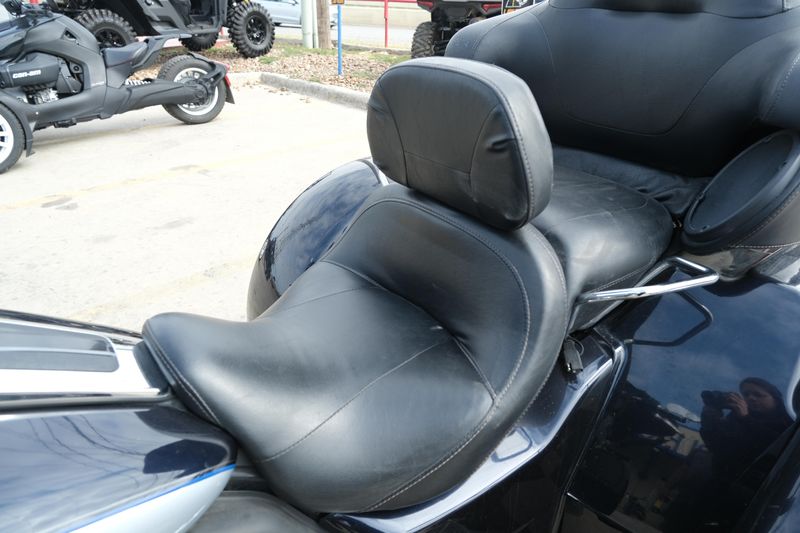 2019 HARLEY TRIKE TRI GLIDE ULTRA in a BLACK exterior color. Family PowerSports (877) 886-1997 familypowersports.com 