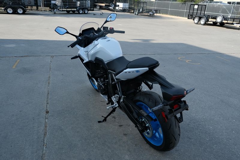 NEW 2026 SUZUKI GSX8R Image 5