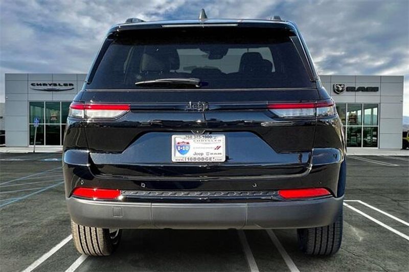 New 2025 Jeep Grand Cherokee Altitude 4x2Image 3