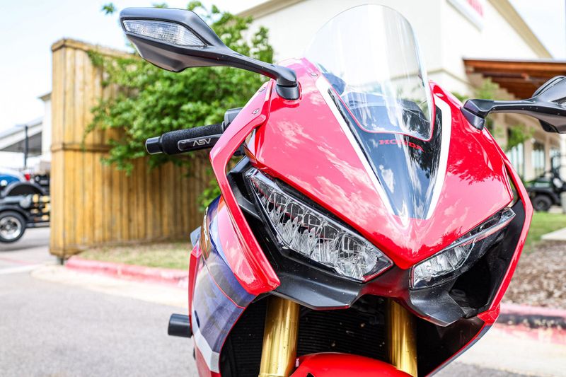 2022 Honda CBR1000RR ABS Image 5