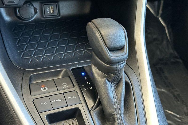 Used 2025 Toyota RAV4 XLEImage 20