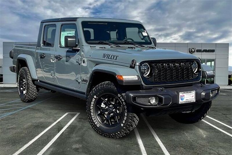 2025 Jeep Gladiator Willys photo 14