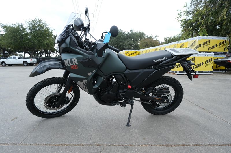 2025 Kawasaki KLR 650 METALLIC MATTE OLD SCHOOL GREENImage 2