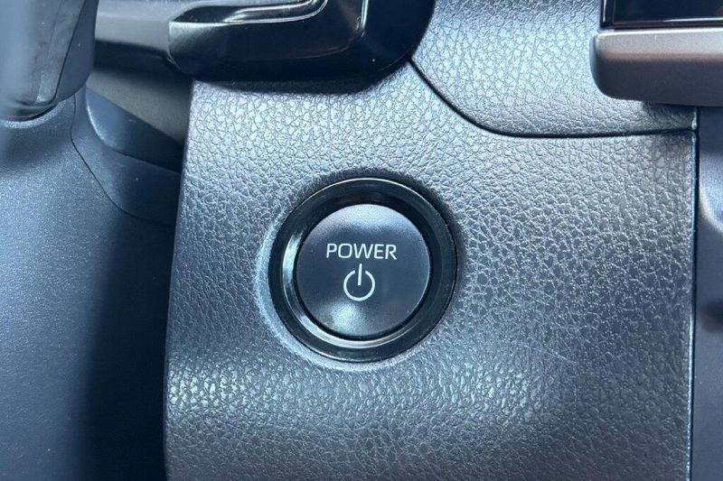 Used 2025 Toyota Camry SEImage 20