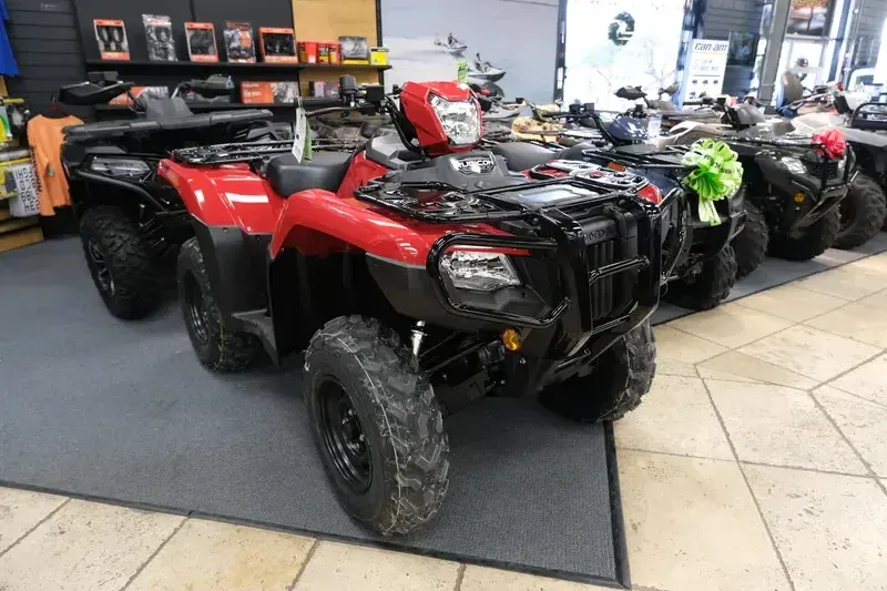 2025 Honda FOREMAN RUBICON DCT EPS HERO RED Image 1