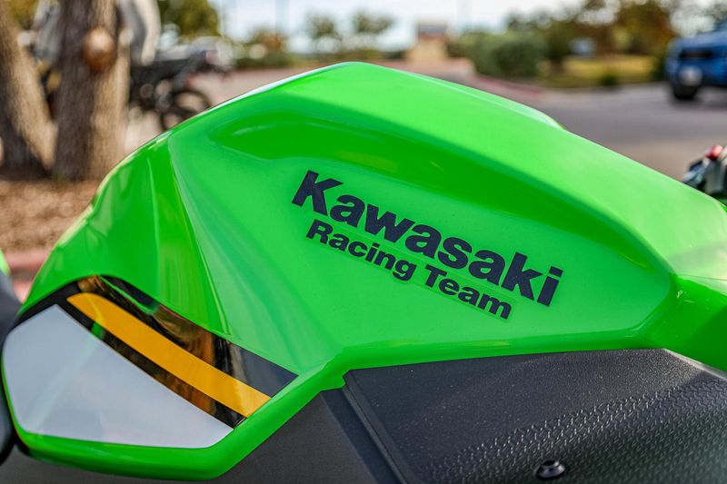 2025 Kawasaki NINJA 500 KRT EDITION LIME GREEN AND EBONY AND PEARL BLIZZARD WHITEImage 3