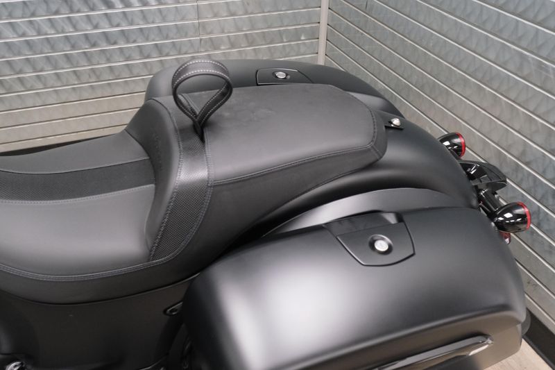 NEW 2026 INDIAN MOTORCYCLE SPRINGFIELD DARK HORSE Image 16