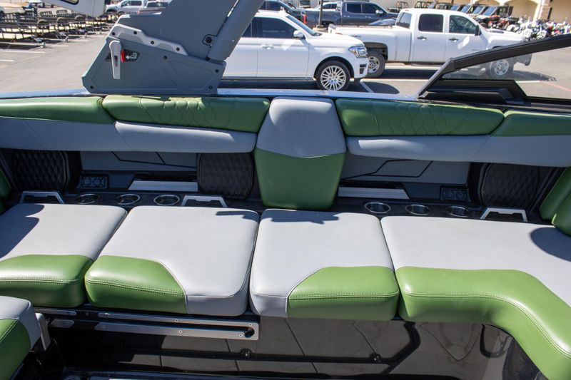 2023 MALIBU M220Image 15