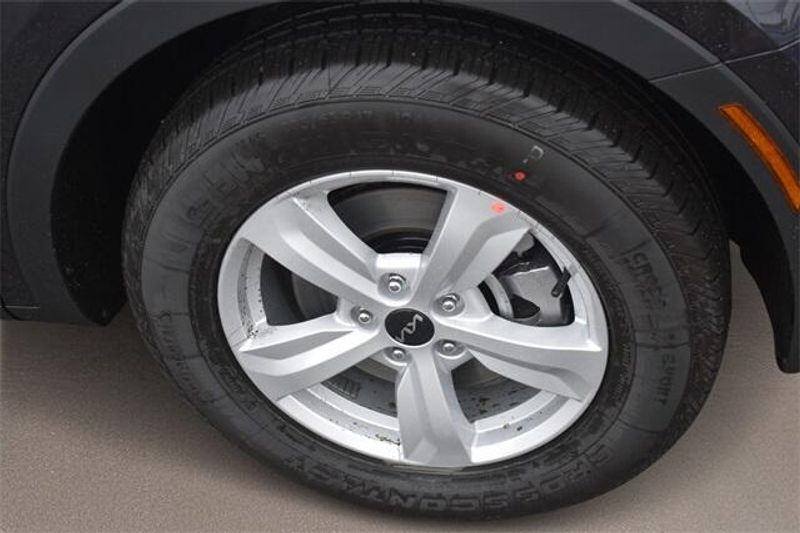 2025 Kia Sorento LXImage 11
